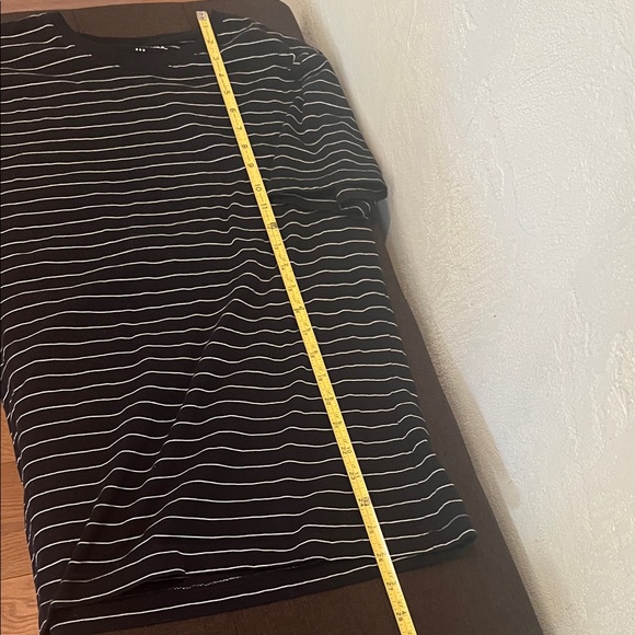 #0977+ Unisex Banana Republic Dark Navy Tee with White Stripes - Picture 5 of 11